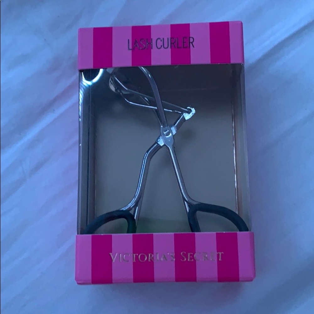 brand new Victoria Secret eyelash curler!!